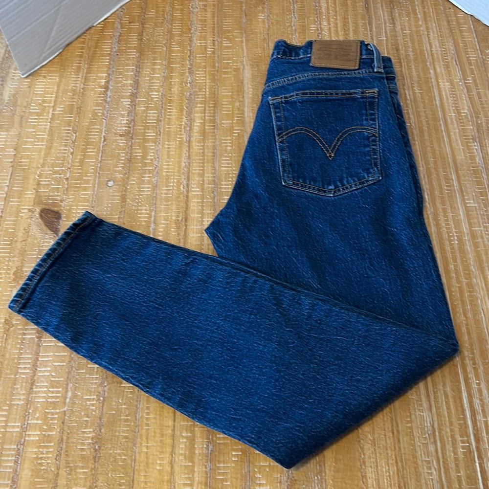 Levi’s Wedgie size 27